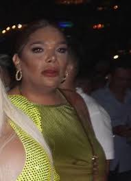 Cuando ya llegó el Uber y veo a mi amiga entrar al baño con el mesero