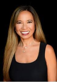 Gretchen Akers's Instagram, Twitter & Facebook