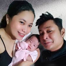 Malalim ang baha 'wag suungin kung alanganin Madulas ang daan hinay lang  baka 'di palarin Ingat palagi kaibigan at malakas din ang hangin May  naghihintay sa paguwi mo saan ka man galing.