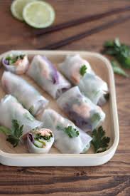 De quoi concurrencer les plus beaux rouleaux de printemps asiatiques! Rouleaux De Printemps Au Saumon Et Legumes Croquants Sixty Five Spoons