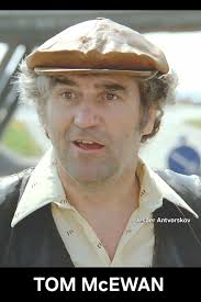 TOM McEWAN FYLDER 85 ÅR I DAG..ET STORT TILLYKKE MED FØDSELSDAGEN  !!......🇩🇰🇩🇰🇩🇰🇩🇰🇩🇰🇩🇰🇩🇰 Han var med i disse Olsen Banden  film.. Olsen-banden går i krig (1978)Butiksindehaver Olsen-bandens flugt  over plankeværket (1981)Taxachauffør Han er