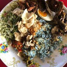 Resepi nasi kerabu ini juga ada dimuatkan dalam majalah midi, nak tengok. Nasi Kerabu Golok Kak Jah Restaurante Asiatico En Machang