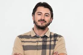 Ведучий сергій притула, який серйозно травмував ногу і показав її у гіпсі, вперше розповів, що ж з ним сталося. Sergij Pritula Rozpoviv Yak Na Spovidi U Cerkvi Babci Vlashtuvali Jomu Kasting Doba