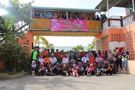 Sedangkan jika yang meninggal ibunya, anak tersebut disebut piatu. Rumah Anak Yatim Klang Rumah K I D S Child Care In Klang Rumah Anak Yatim Darul Hikmah Taman Mesra Kajang