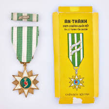 Class vietnam wound medal vietnam lifesaving medal vietnam special service medal vietnam staff service medal 1st. Vietnam Campaign Medal Star Vietnamese Issue With Ribbon Medals Badges Insignia Militaria Weapons