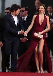 Nur leider möchte momentan niemand domes mode ausstellen, weshalb sie sich selbst auf dem roten tepp. 12 Kleider Fur Den Roten Teppich Ideen Kleider Ballkleid Abschlussball Kleider