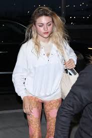 Frances bean cobain at renaissance pleasure faire in los angeles. Frances Bean Cobain Hawtcelebs