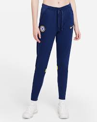 About chelsea football club founded in 1905, chelsea football club has a rich history, with its many successes including 5 premier league titles, 8 fa cups and 2 champions leagues. Chelsea Fc Fleece Fussballhose Fur Damen Nike Lu