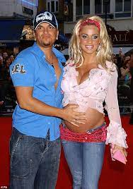 Katie price on wn network delivers the latest videos and editable pages for news & events, including entertainment, music, sports, science and more, sign up and share your playlists. Katie Price Gesteht Sie Wollte Nie Split Von Pete Andre Aktuelle Boulevard Nachrichten Und Fotogalerien Zu Stars Sternchen