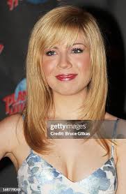44 Jennette Mccurdy And Ariana Grande Visit Planet Hollywood Stock Photos,  High-Res Pictures, and Images