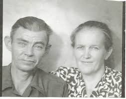 My grandparents Harry and Della Hackworth My daddy was the youngest of 10.  All born around Prestonsburg Kentucky .