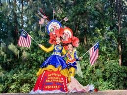Aku memang sering mengintipnya saat ibu mandi. Gaun Tema Jalur Gemilang Terap Semangat Patriotik Anak
