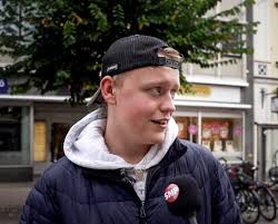 Robin Holm, 15, får dra ner på bensinen till EPA:n