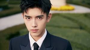 Nabi's weibo updated= (This summer, I sang a song of my own  #花草水语幻想曲##撞不住的夏# which is even more irresistible. In #理想生活漫画季#Play with  nature, sing the fragrance 🌷✨ @GuerlainFrance Guerlain​​​​)  ពេលព្រះនាងតូចចូលរួម ...