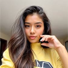 Adrienne Purdy's Instagram, Twitter & Facebook