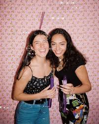 Charli Damelio Avani Hype House Thehypehousela Photos By Bryant In 2020 Friend Photos Friend Photoshoot Famous Girls
