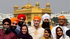 Trudeau family criticized for overdoing it on their traditional Indian  outfits - National | Globalnews.ca