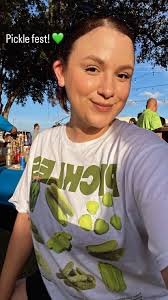 This is how to properly eat a pickle