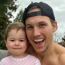 Andrew East (@andrewdeast)