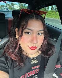 Stacy Arriola's Instagram, Twitter & Facebook