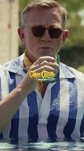 Why is ed norton dressed as tom cruise in glass onion  #glassonion#glassonionnetflix#glassonionmovie#netflix#danielcraig#movies#movietok#tomcruise#cinema#knivesout#aknivesoutmystery