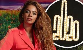 The official website of beyoncé Beyonce Gives Friends Hilarious Sentimental Gold 2020 Necklace Daily Mail Online