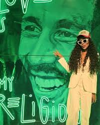 Elona Smith's Instagram, Twitter & Facebook