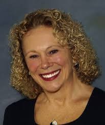 Ellen Dowling's Instagram, Twitter & Facebook