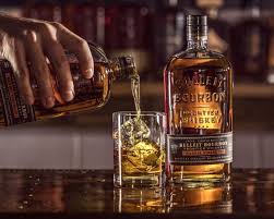 The Bourbon Bucket List The 20 Best Bourbons You Need To Try At Least Once Borbon Licor Botellas