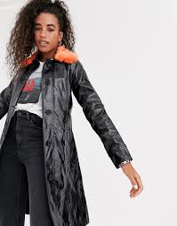 From oversized styles to faux leather jackets that will instantly upgrade your look. Pepe Jeans Faux Leather Trench Coat With Faux Fur Collar Black Milanstyle Com