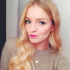 Laura Möller (@lorrie_xoxo)