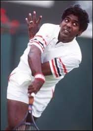 December 1953) er en indisk sportskommentator, lejlighedsvis skuespiller og tidligere tennisspiller fra madras. Vijay Amritraj Indien Tennis Players Bond Films Sports