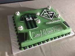 Pin By Alba Cakes On Gənc Bəylərə Aid Olan Tortlar 21 40 Yas Araligi Desserts Candy Bar Cake