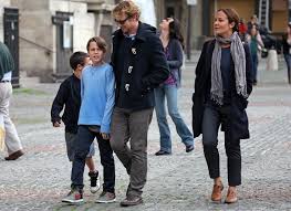 Simon baker is an australian actor and director. Simon Baker Rebecca Rigg Harry Baker Claude Baker Rebecca Rigg And Harry Baker Photos Simon Baker And His Family Vacation In Paris Zimbio