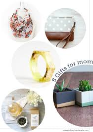 A compact swivel cheese board with knives. 20 Handmade Christmas Gifts For Mom Dad Siblings And Friends