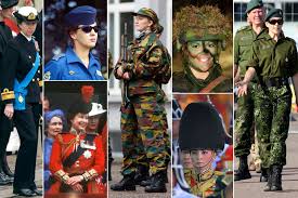L'armée de terre cuite (兵马俑, bīngmǎ yǒng, « statues funéraires de soldats et chevaux »), ou armée d'argile, est un ensemble de près de huit mille statues de soldats et chevaux en terre cuite, représentant les troupes de qin shi huang. Quand Reines Et Princesses Arborent Une Tenue Militaire