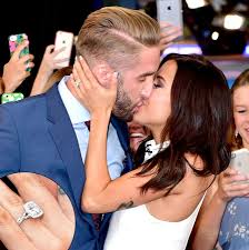 Holy Bling Kaitlyn Check Out The Bachelorette S 3 5 Carat Ring Kaitlyn Bristowe Kaitlyn Kaitlyn Bristowe Bachelorette