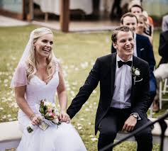 Eine der ersten bräute, die im weissen brautkleid heiratete. Brautkleider Von Damals Bis Heute Fab Events Lab Hochzeitsplaner Auf Mallorca