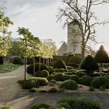An Extravagantly Romantic Garden Set Against The Dramatic Landscape Of New South Wales In 2020 Garden Design Formal Garden Design British Garden