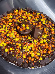 Last year i made this dark chocolate salted caramel oreo pie and i got so many requests for a peanut butter pie. Exteme Peanut Butter Ice Cream Pie Lickee S Chewy S