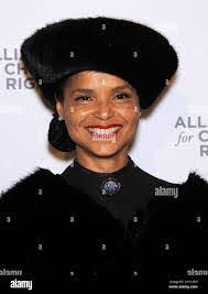 Kaitlin Rowell's Instagram, Twitter & Facebook