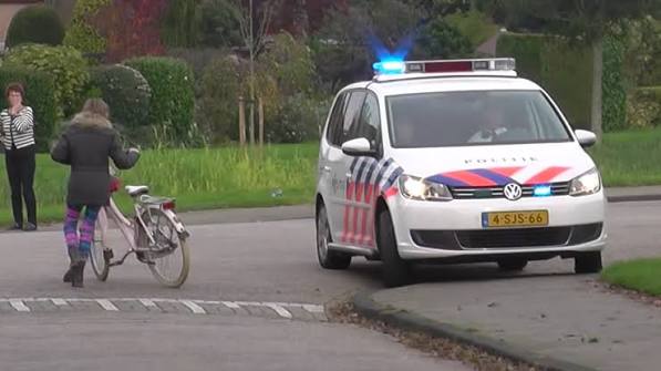 Omroep - Jongen 8 opgehangen gevonden in woning Lees het hier ->  https://www.infonieuws.nl/jongen-8-opgehangen-gevonden-in-woning/ | Facebook
