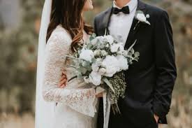 People are always looking for affordable trees, shrubs, and flowers to landscape their yard without having to pay the retail price charged by a local nursery or superstore garden center. Rent Flowers For Your Wedding With Something Borrowed Blooms