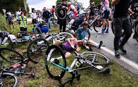 Una caída masiva de ciclistas se registró en la primera etapa del tour de francia entre brest y landerneau. Tbnzorf8fencjm