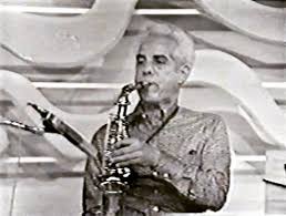 PEDRO GONZALEZ saxofonista venezolano en los CACHIMBOS de ISMAEL RIVERA,  suplantando a ,MANOLIN GONZALEZ, PEDRO grabo con ISMAEL en la producción  navideña FELIZ NAVIDAD bajo el sello TICO en el año 1975. #