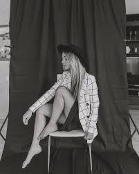 Black And White Photoshoot At Home Pin On Photo Ideas