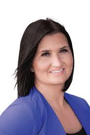 Amanda Bond's Instagram, Twitter & Facebook