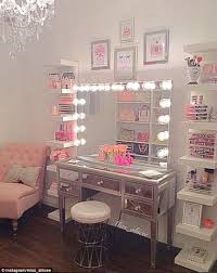 Make Up Junkies Flaunt Their Very Stylish Beauty Rooms Dressing Room Decor Beauty Room Room Inspiration