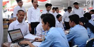 Sebagai kandidat peserta seleksi cpns 2021 kemenkumham ataupun instansi lain, maka anda wajib lulus verifikasi berkas agar bisa melanjutkan ke tahapan #contoh soal skb ekonomi dan keuangan syariah. Pelamar Cpns Sudah Tembus 2 5 Juta Ini Dua Instansi Yang Masih Sepi Peminat Merdeka Com