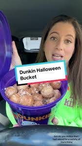 Stephanie Dunkin's Instagram, Twitter & Facebook